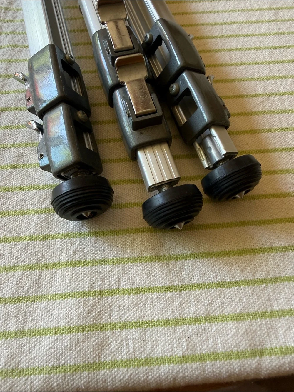 VINTAGE MANON 600 PROFESSIONAL CAMERA TRIPOD – MADE IN JAPAN